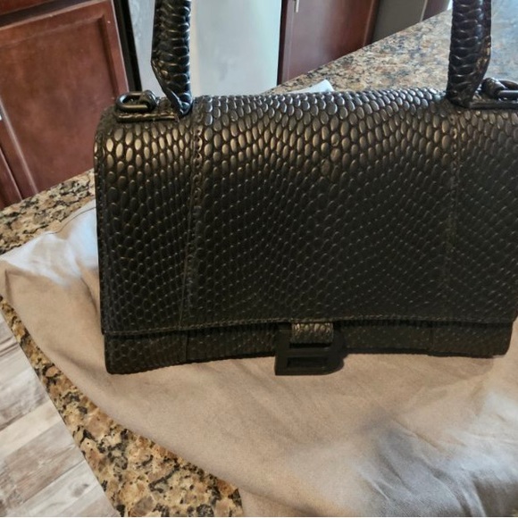 Selling my balenciaga purse retails for $3000 selling for $2500. - Picture 8 of 10